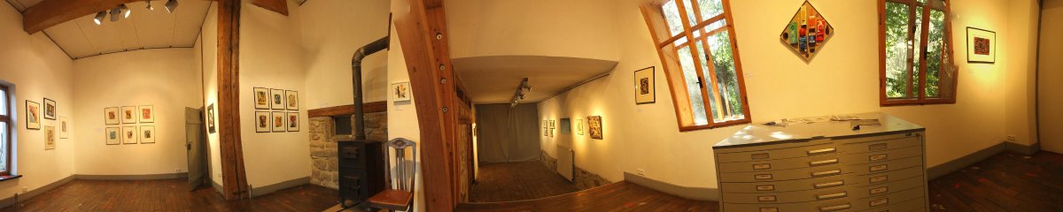 Blick in die Ausstellung HEIMSPIEL